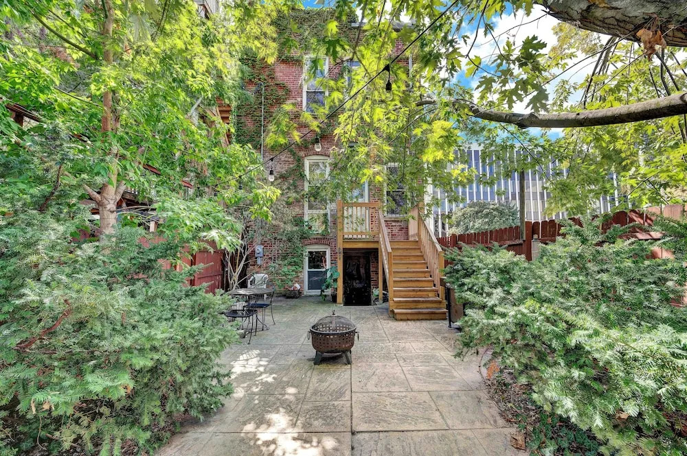 Artfully Designed Single Family Home West Loop by AllSet Turnover