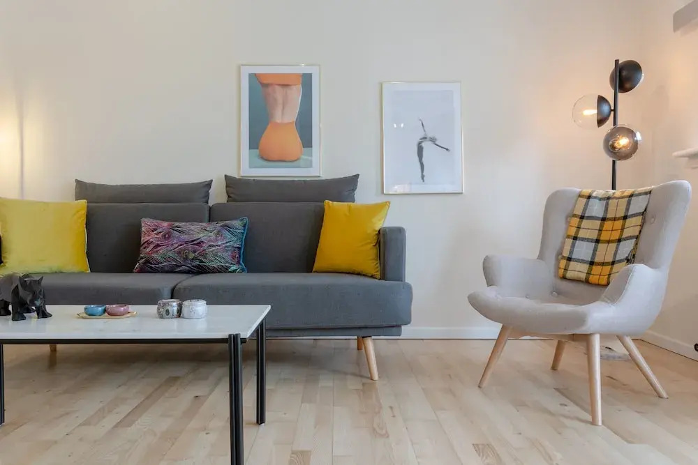2 Bedroom Thames Apartment With Stunning Views