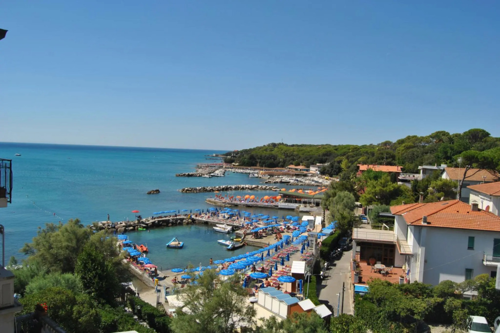 In villa on the sea, apartment with beautiful terrace overlooking the sea. 4 beds.-VILLA FIORELLA - Bilo mare A
