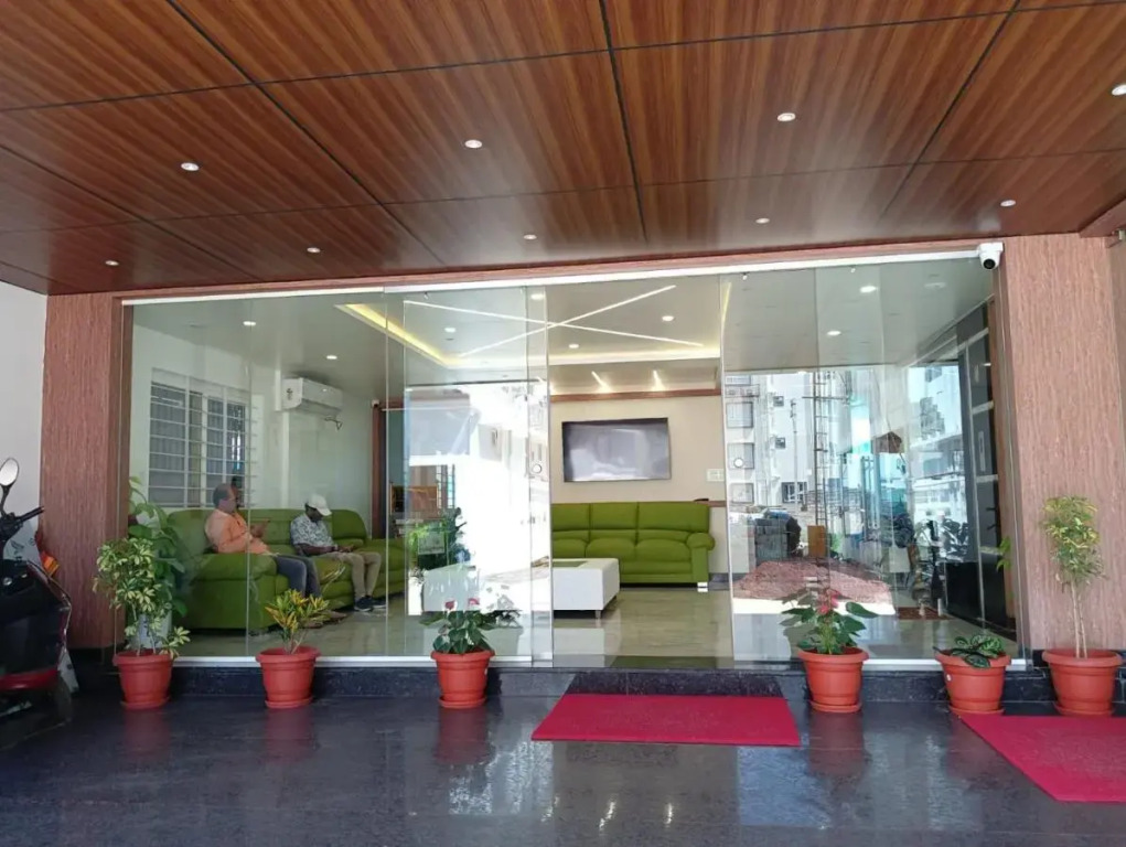 Villa Grand Hotel Near Kempegowda International Airport