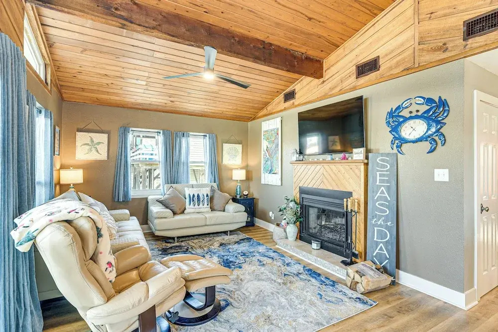Fish, Crab, Unwind! Canal-front Gem in Galveston