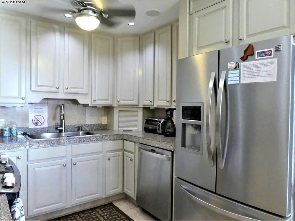 Kihei Holiday 113 2 Bedroom Condo by RedAwning