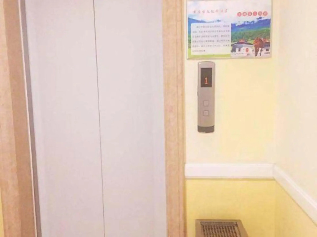 Mingxi Hotel (Tongliao Holin River Avenue Minzu University Affiliated Hospital)