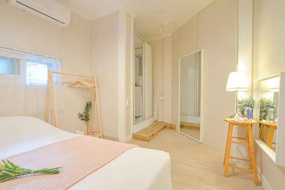 Season Helloworld House - Hostel