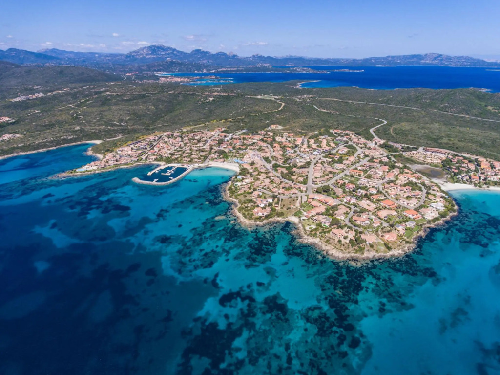 Villetta has two levels with beautiful sea view and located in front of a small park for children an-VILLA GINEPRO