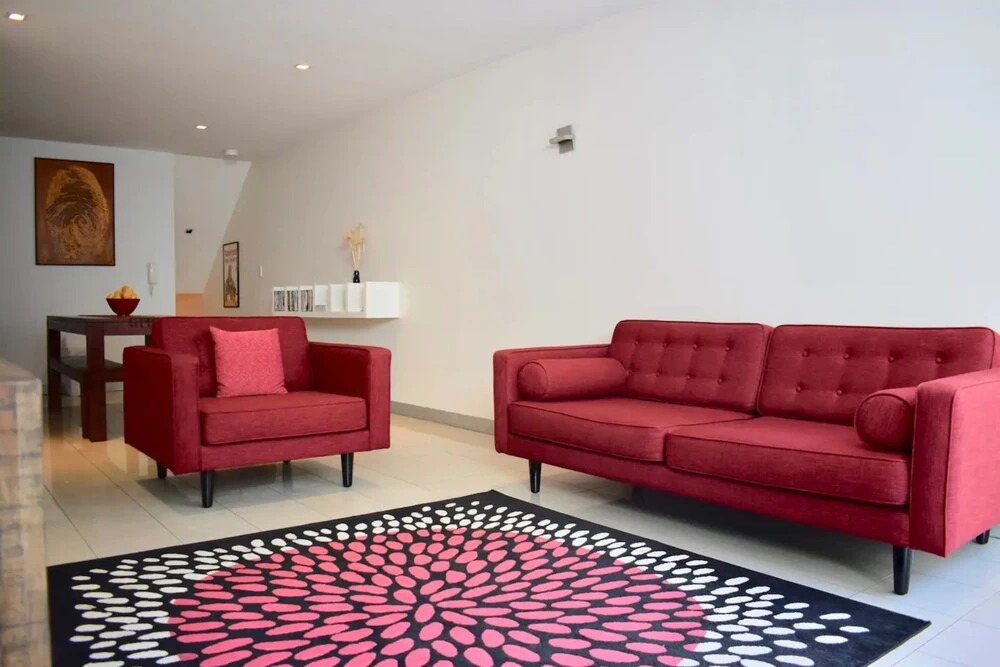 Tranquil 1 Bedroom Apartment With Sunny Courtyard