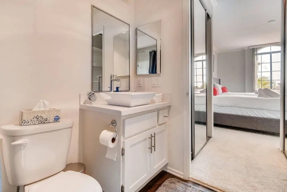Beverly Hills/Weho Amazing Penthouse 2BR Across From Cedars Sinai (BW-4)