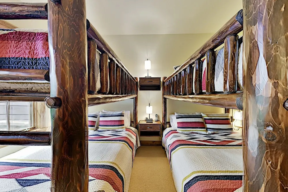 Ski-in/ski-out All-suite W/ Pool, Gym & Hot Tubs 2 Bedroom Condo