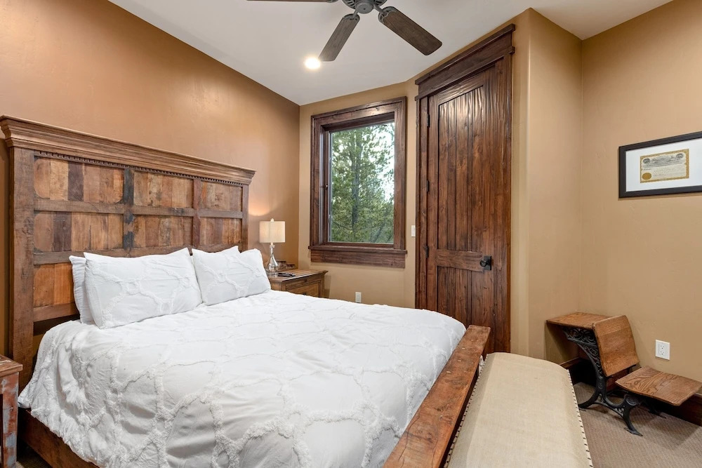 The Timber Lodge 957 7 Bedroom Home by RedAwning