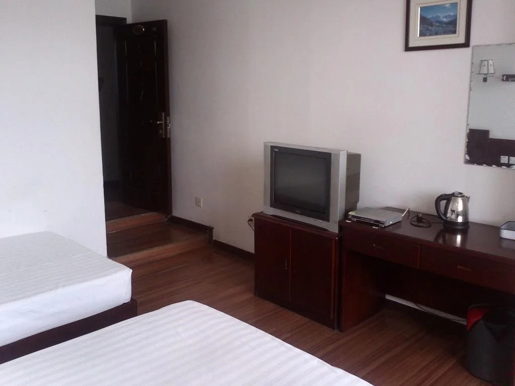 Jiangyan District Jingning Hotel