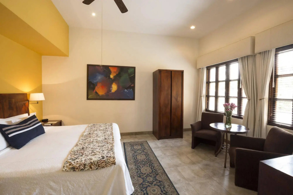 Los Abolengos, Grand Class Casona Hotel