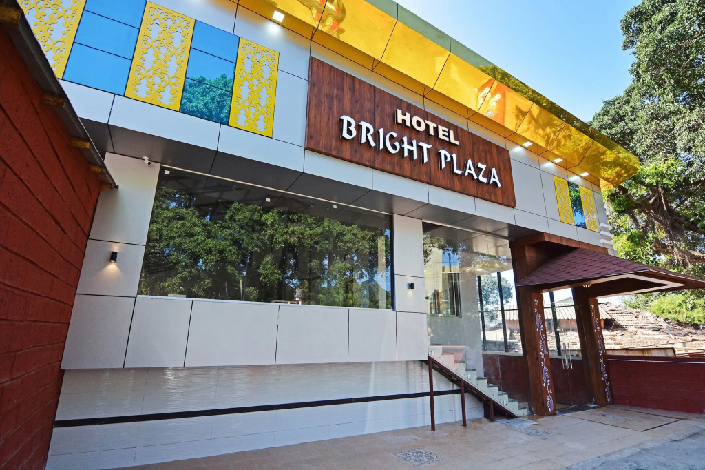 OYO 23365 Hotel Bright Plaza