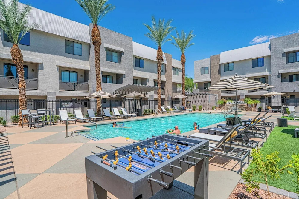 Chic Stay Near Westgate Pool, Gym, Parking & W/D