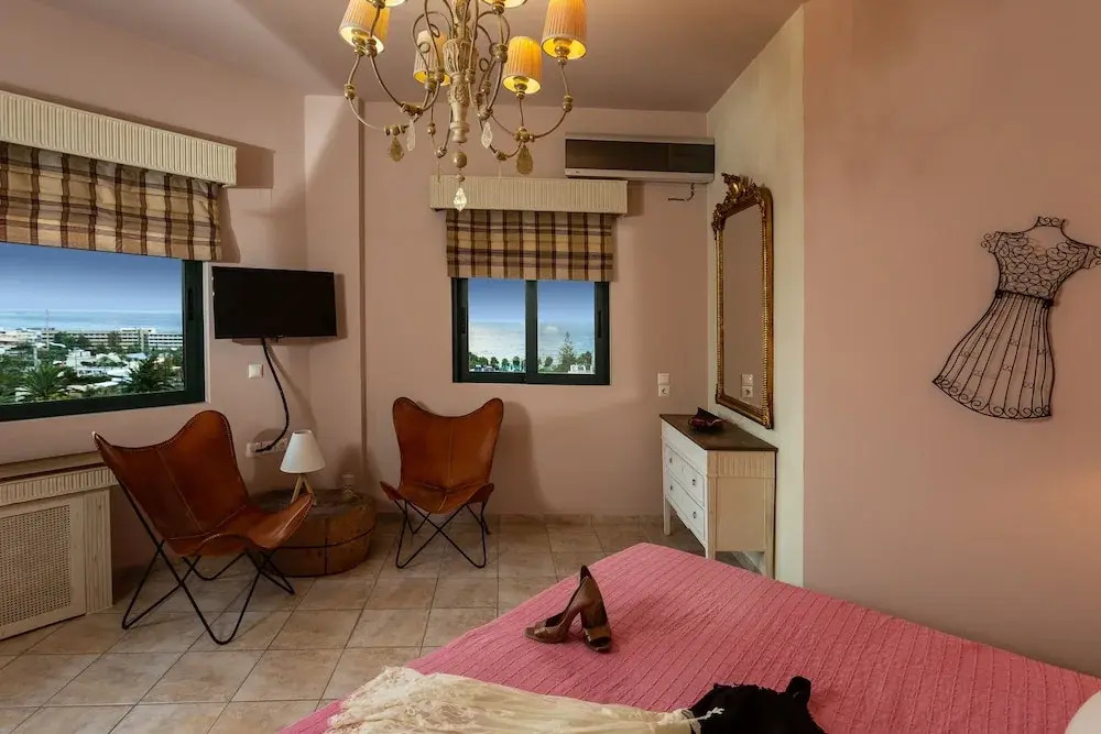 Luxury Villa Golden Crest with private pool