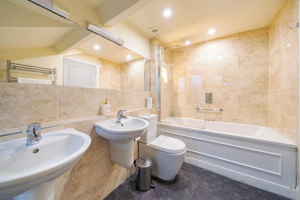 Waterhead Rooms & Suites - Parking and Light Breakfast