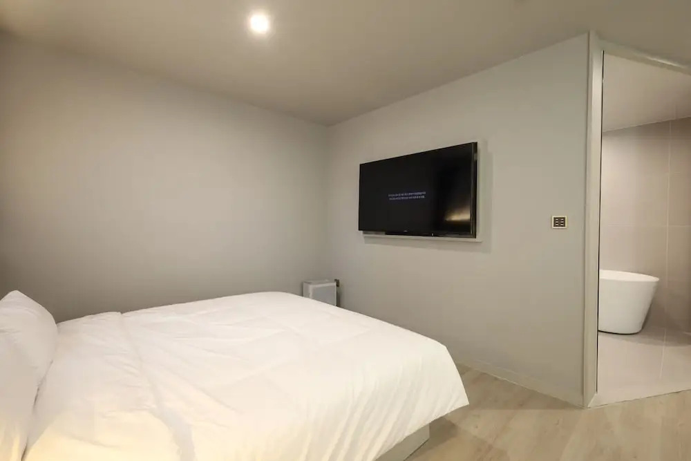 Changwon Denbasta Hotel Myeongseo