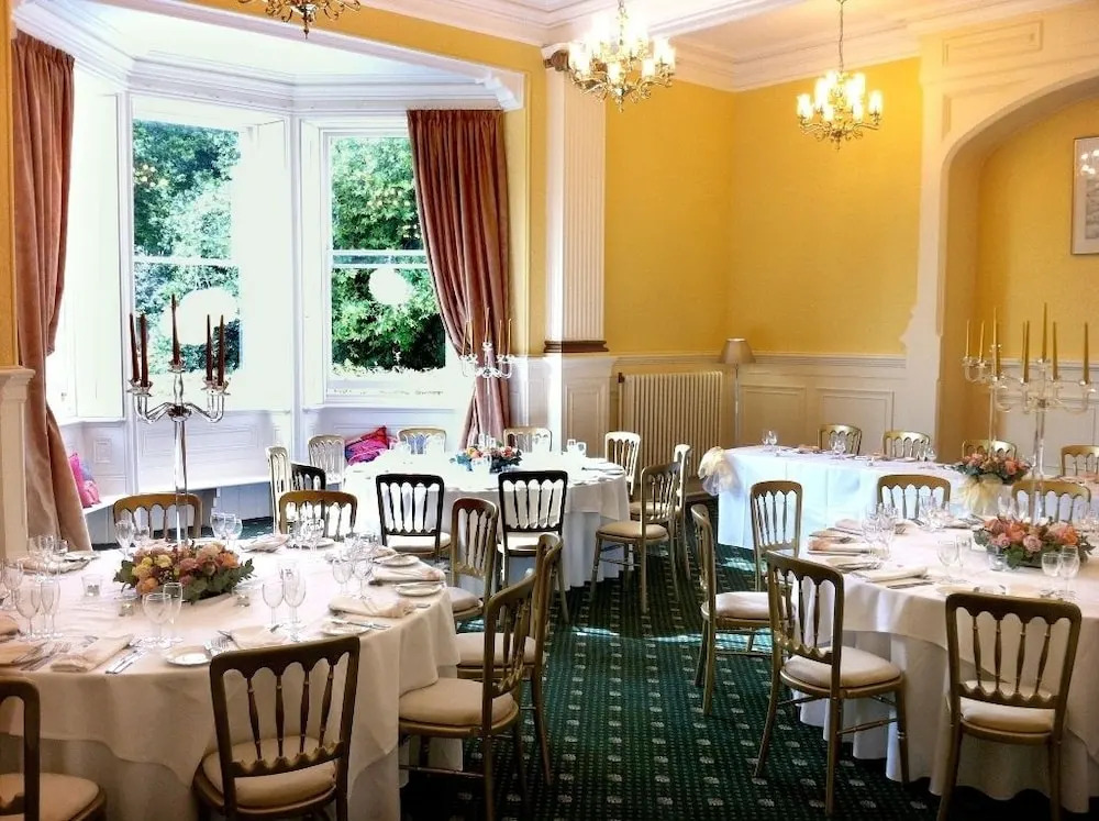 Oakwood House Hotel