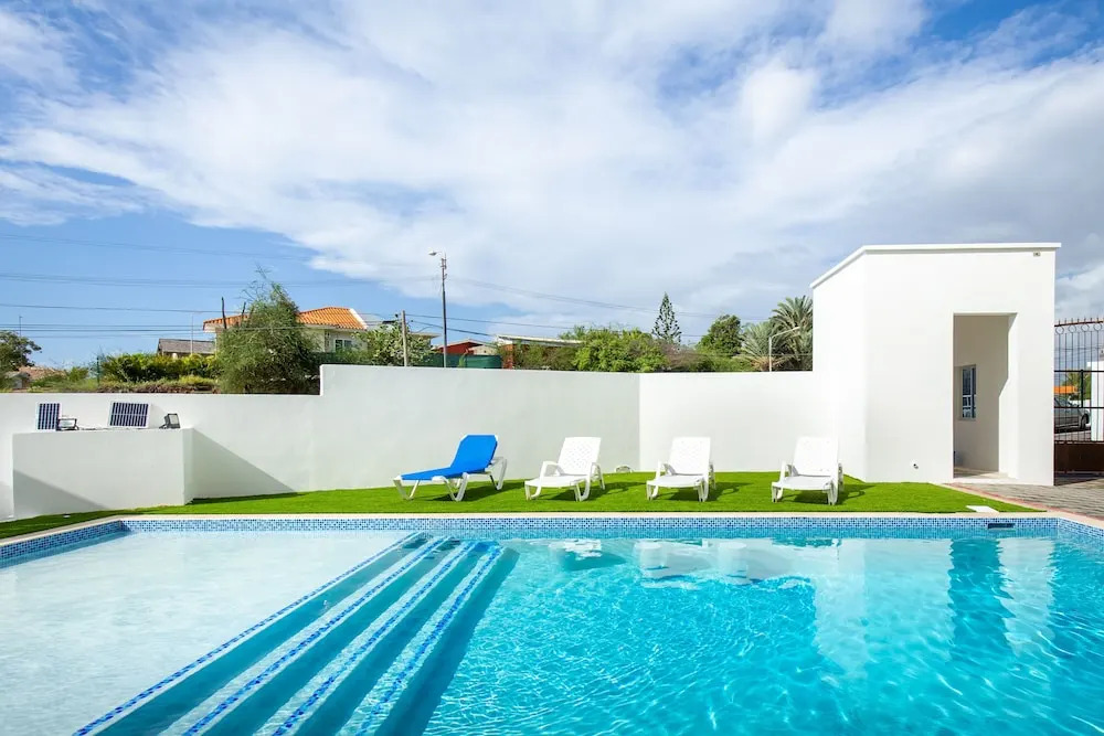 Luxury 2BR Apartment With Pool - Great Location