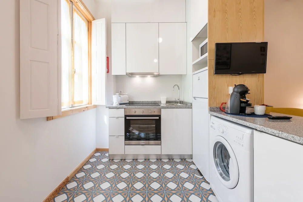 731 Costa Cabral Metro Residence