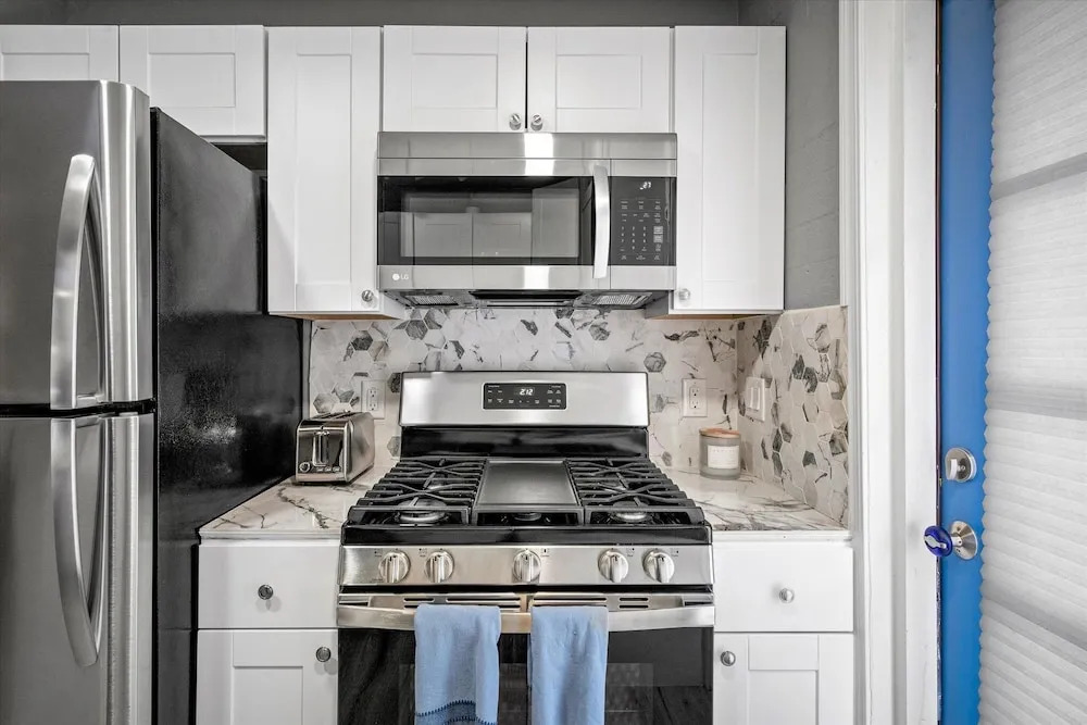 10 Chelsea Place 1 Bedroom Condo by RedAwning