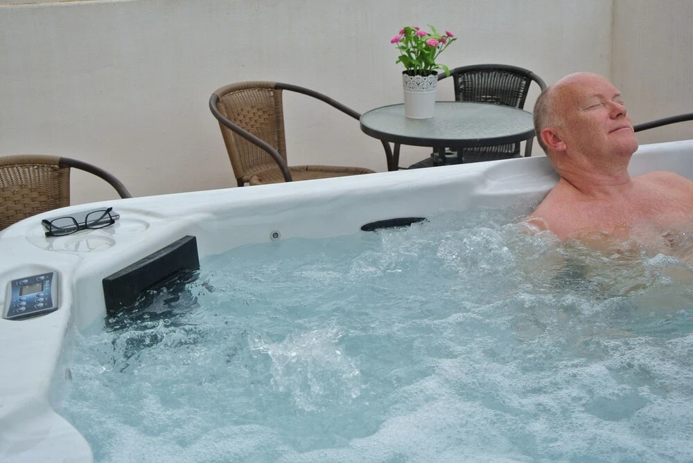 Relaxed Holiday, Your own Spa, Beautiful Garden, Swimming Pool Within 100 mtr