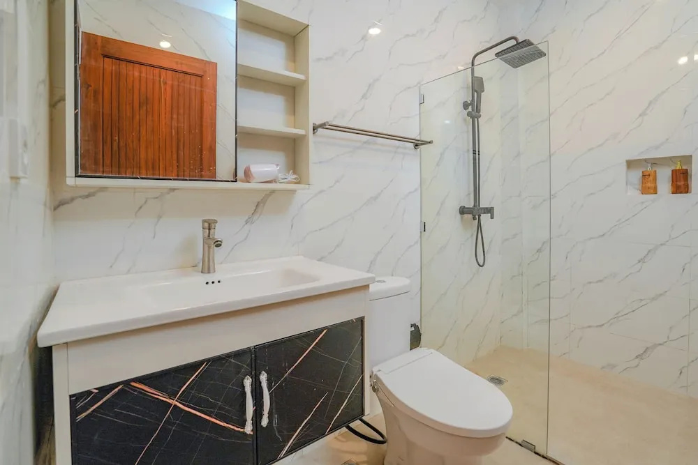 Okas Guesthouse 2 Canggu x Batu Bolong