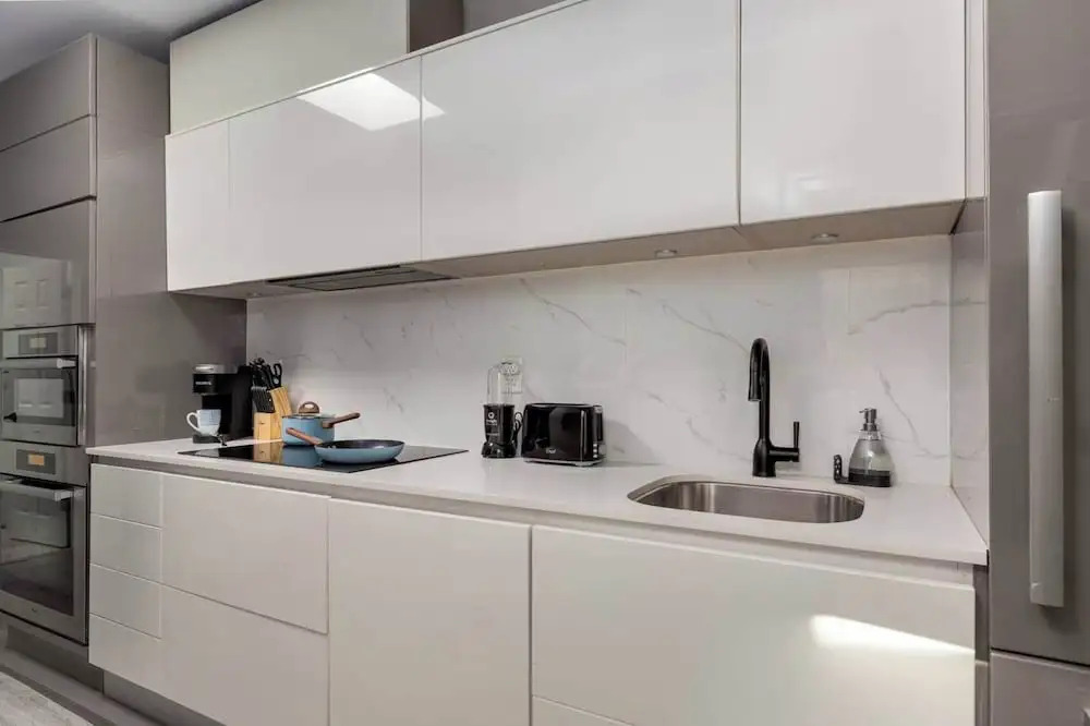 Elegant Suite w Patio, BBQ Grill
