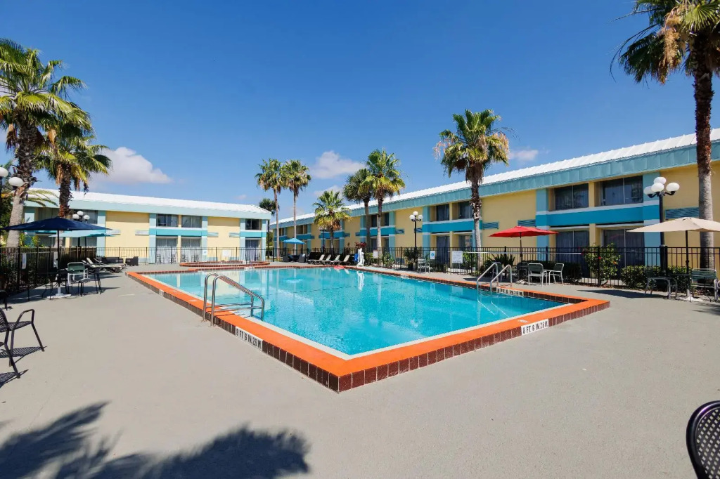 Garnet Inn & Suites, Orlando