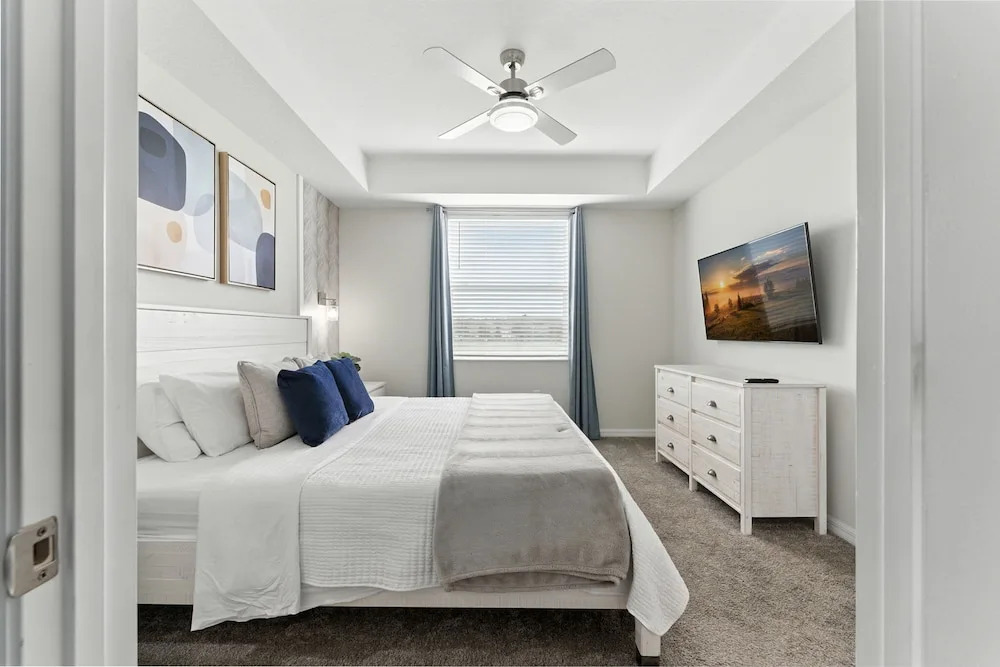 Elegant 2BR in Storey Lake Top Location