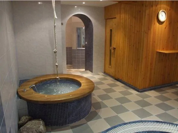 Hotel v Nebi