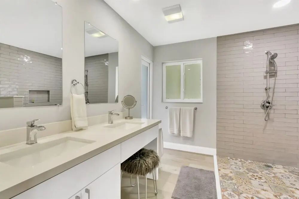 Watersedge - Private & Sanitized, Self Check-in. Perfect for Social Distancing & Working From Home. Private Pool, Pet Friendly. Super-host Support