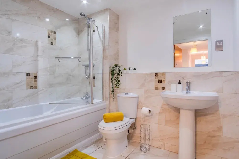 Whole Apartment, Comfortable And Stylish, Liverpool City Centre, Sleeps 8!!