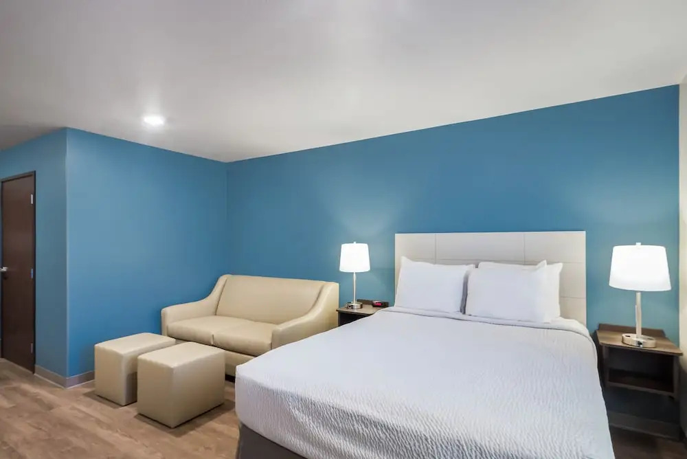 WoodSpring Suites Chicago Addison