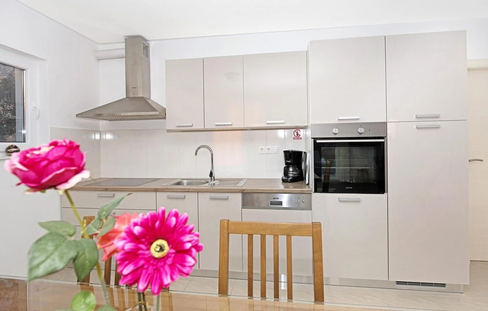 Six-Bedroom Holiday Home In Rogoznica