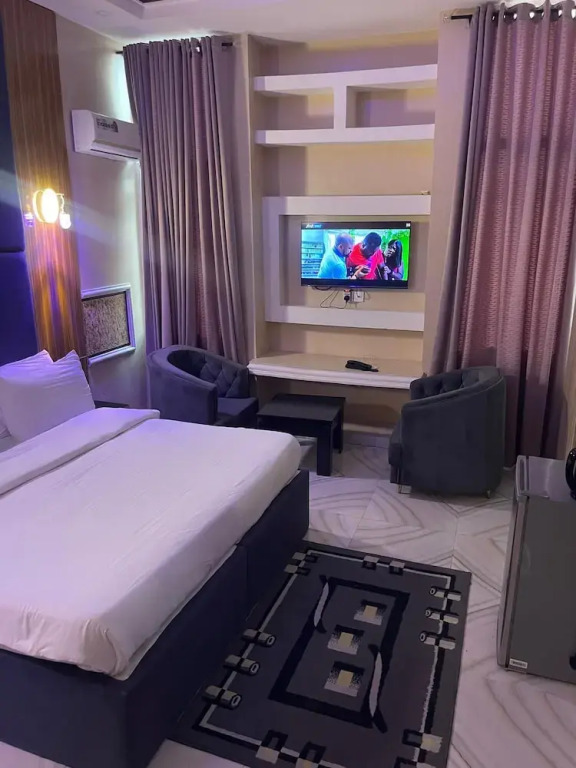 De Ross Hotel & Suites