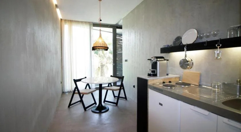 Despotiko Apartment Hotel & Suites