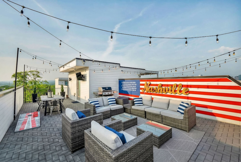 Rooftop Deck Shuffleboard BBQ Near Downtown