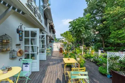 Blooming Lotus Hostel