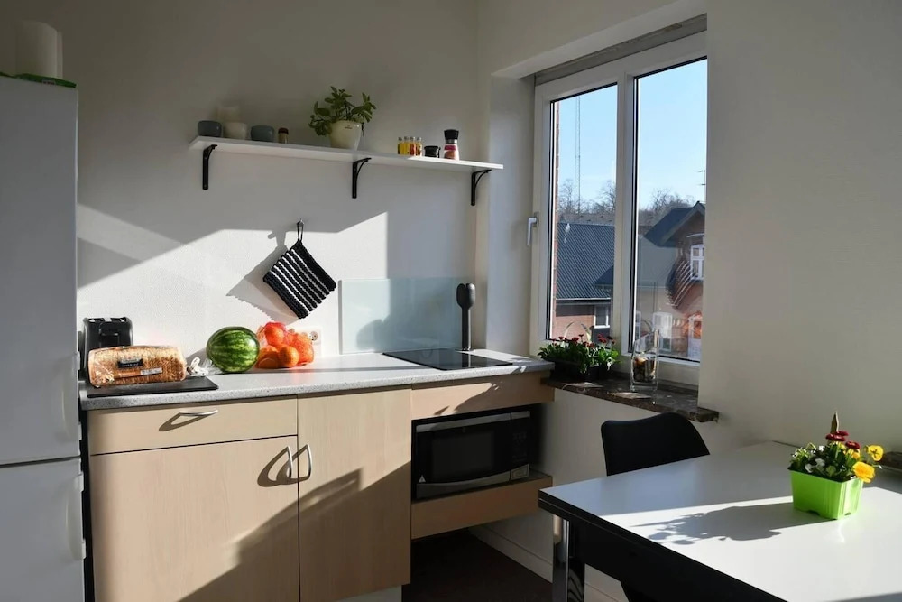 Lovely Town Apartment - Sleeps 5, Parking & Garden