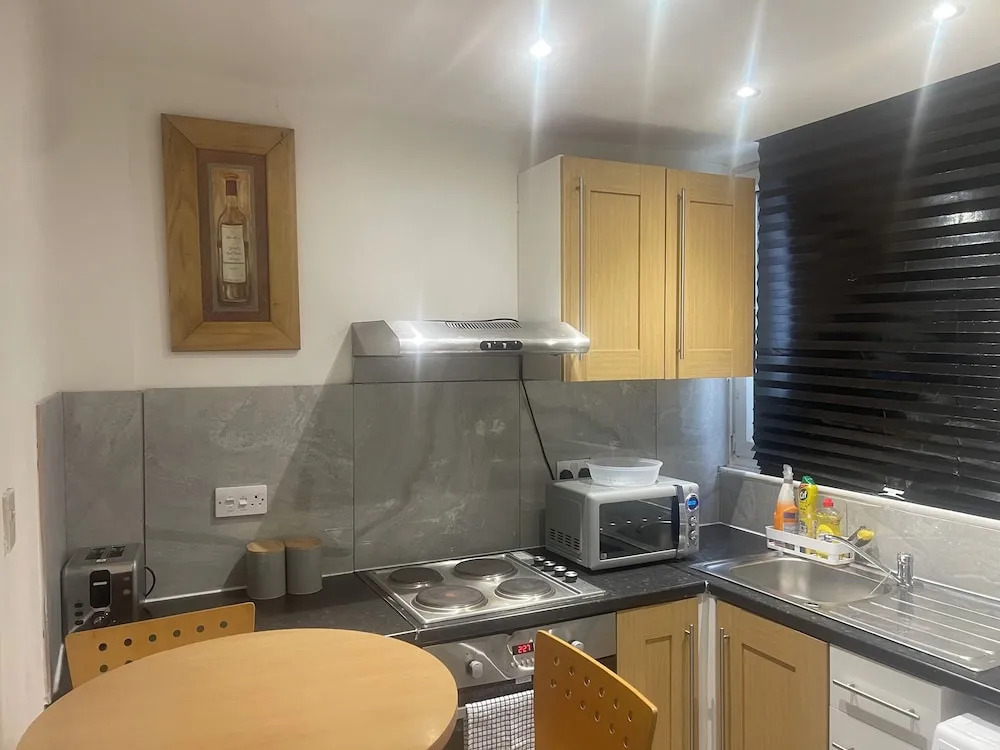 Lovely 1 Bedroom Flat 5 Minutes Walk From Station
