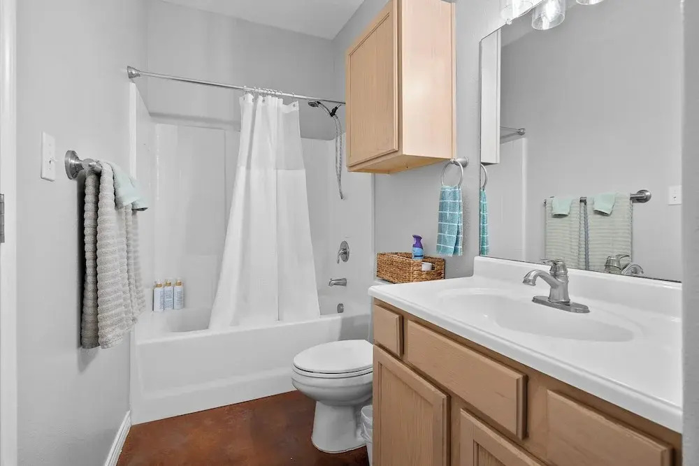 Sunny Townhome w/ Pool Access ~ 1 Mi to Beach