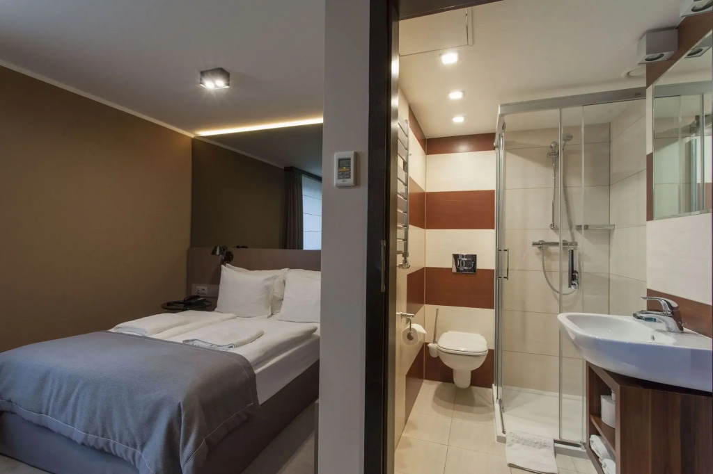 Ilonn Hotel