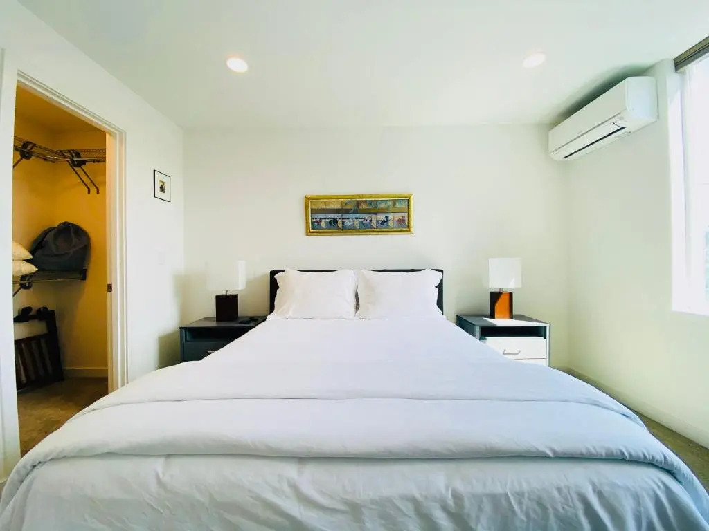 Modern Ballard Townhouse - 92 Walkscore & Rooftop!
