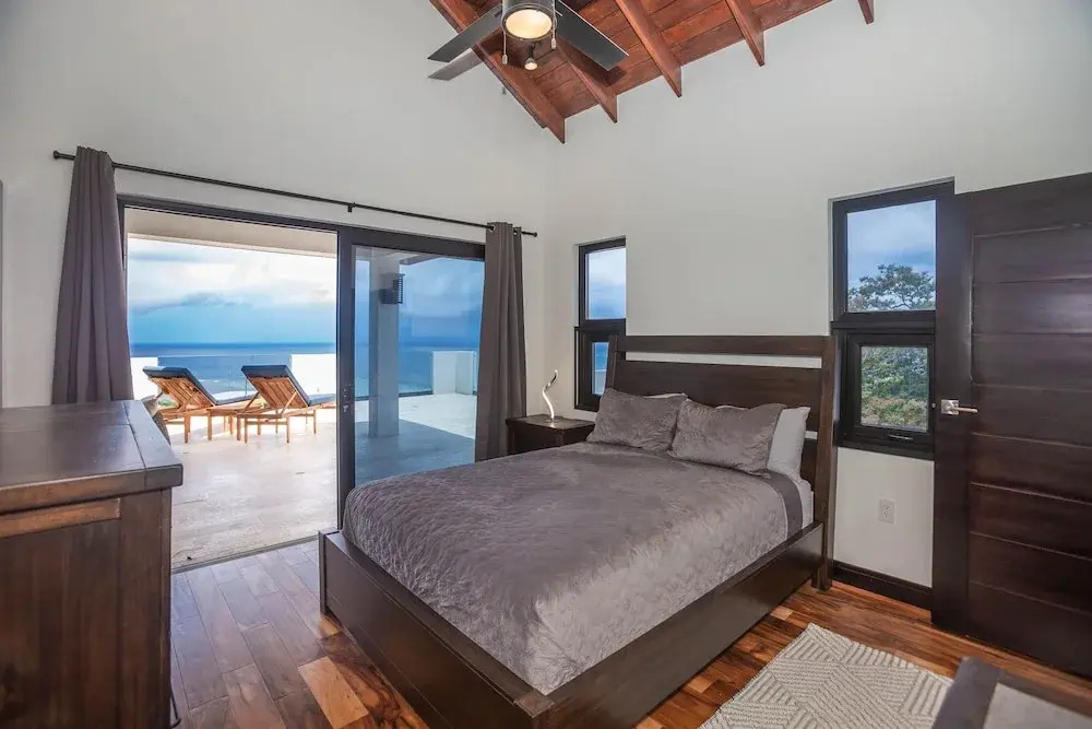 Ocean Pearl 4 Bedroom Home by RedAwning