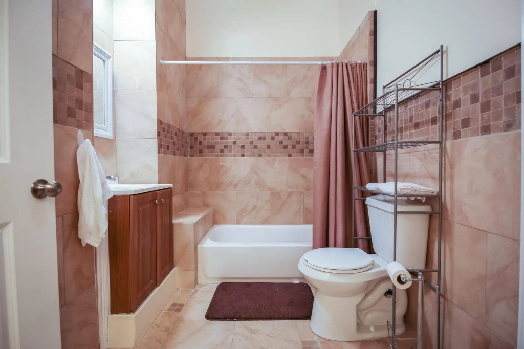 Downtown Spacious Suites by Hosteeva