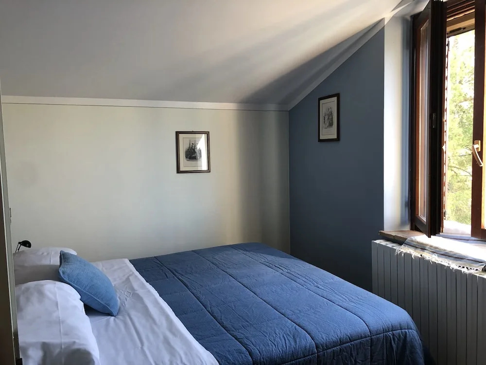 6 Bedrooms Umbrian farmhouse