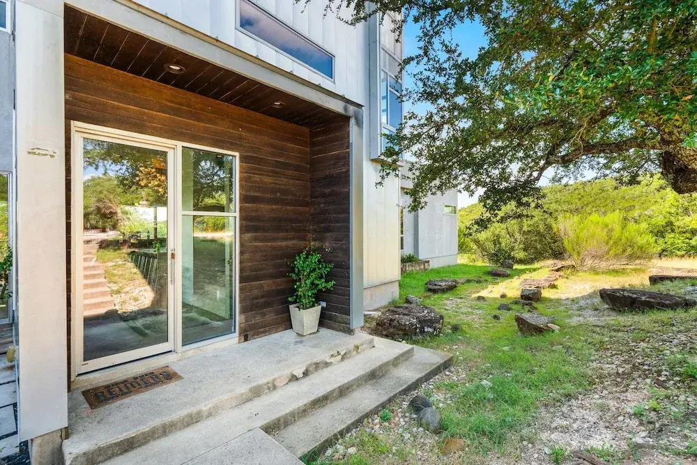 Luxury 4BR Hilltop Retreat With Scenic Views