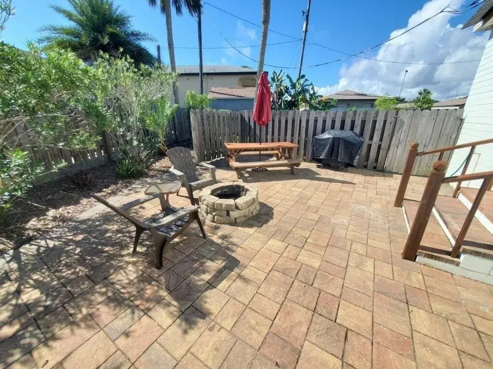 Charming Beach Studio With Wifi & Beach Access 1 Bedroom Home