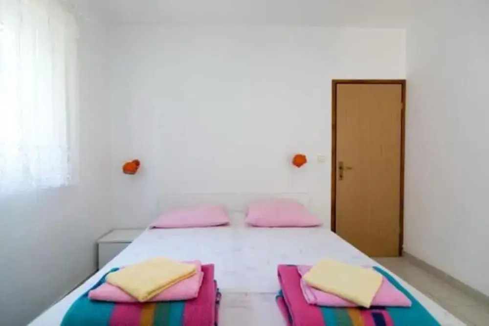 Apartments Boguvila - Two-bedroom Family Apartment With Terrace -
