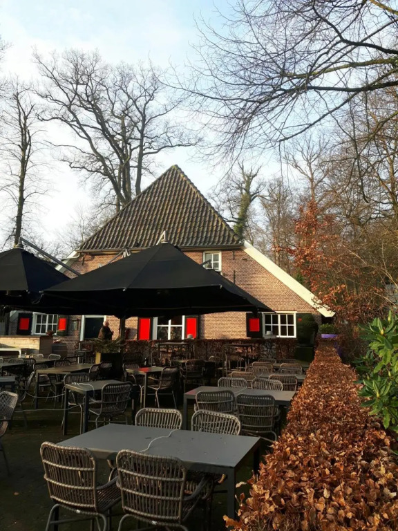 verzorgde kamer in monumentenpand